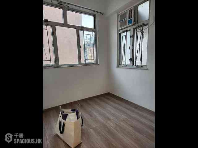 Wan Chai - Siu Fung Building 06
