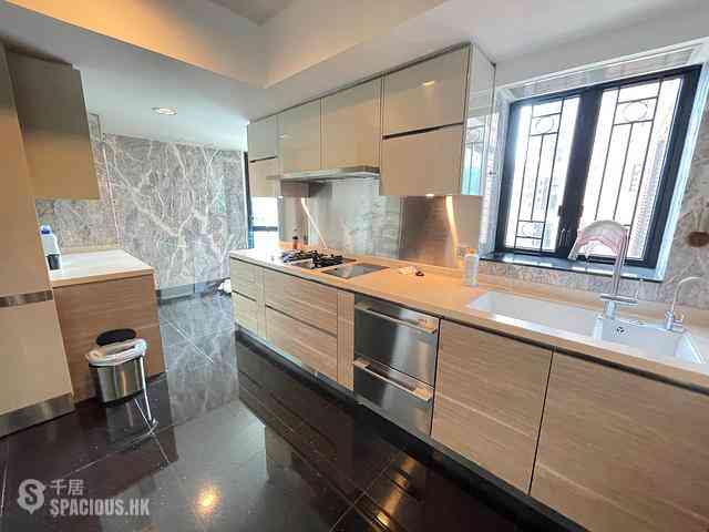 Leighton Hill - The Leighton Hill Block 7 12
