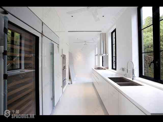 Repulse Bay - Lakeside Apartments 07