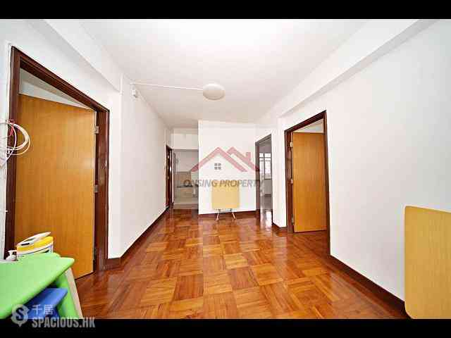 Mid Levels West - Hing Wah Mansions 04