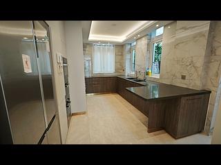 The Peak - 28, Gough Hill Road 03