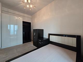 Tung Chung - Coastal Skyline Phase 3 La Rossa Block B (Block 8) 19