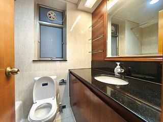 West Kowloon - Sorrento Phase 1 Block 5 08