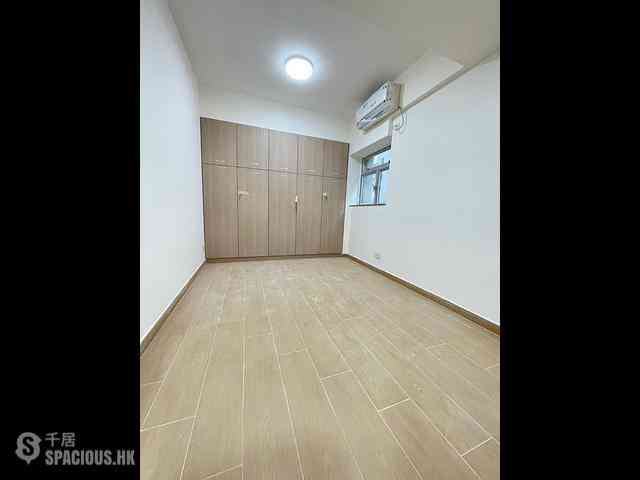 Sai Ying Pun - The Standard Chartered Bank Building 03