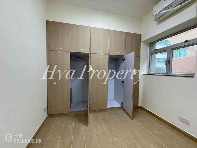 Sai Ying Pun - The Standard Chartered Bank Building 05