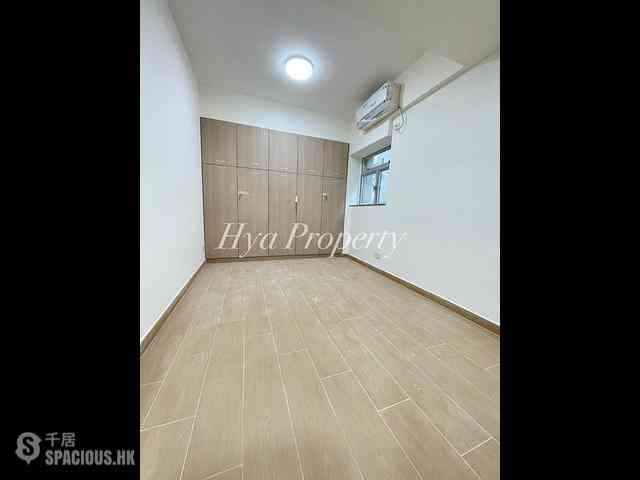 Sai Ying Pun - The Standard Chartered Bank Building 03