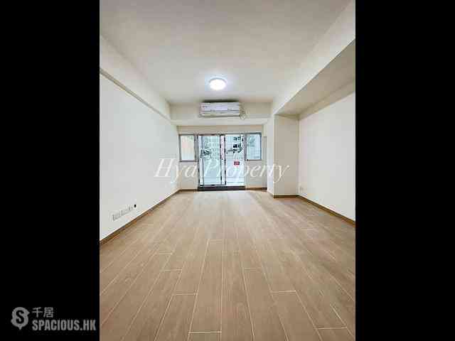 Sai Ying Pun - The Standard Chartered Bank Building 02
