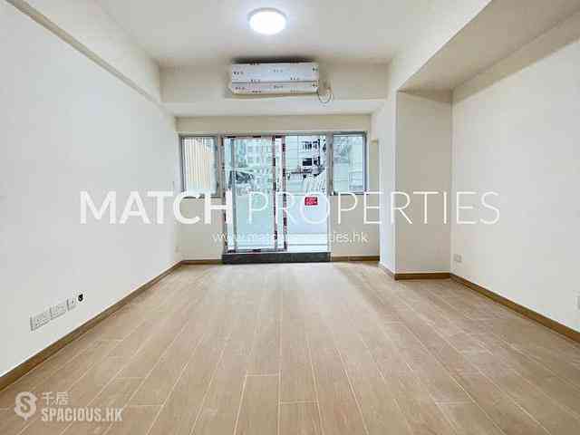 Sai Ying Pun - The Standard Chartered Bank Building 01