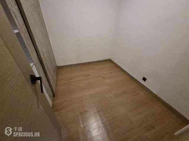 Sai Ying Pun - 33-33A, Pok Fu Lam Road 03