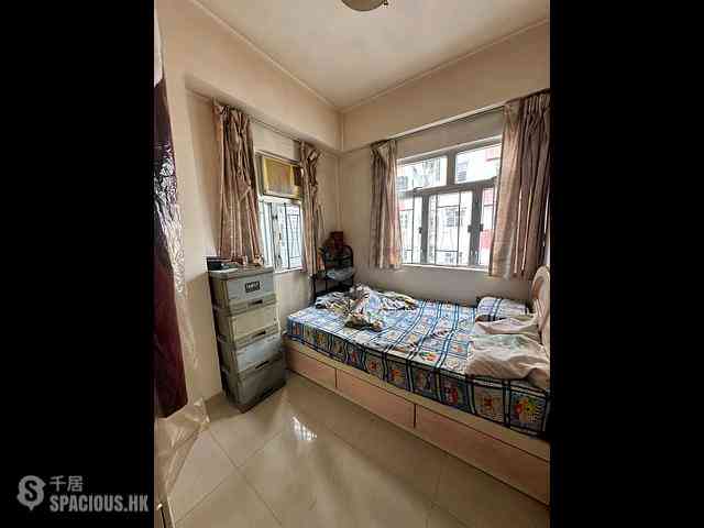 Kennedy Town - Luen On Apartments 03
