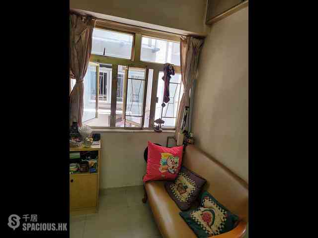 Kennedy Town - Luen On Apartments 01