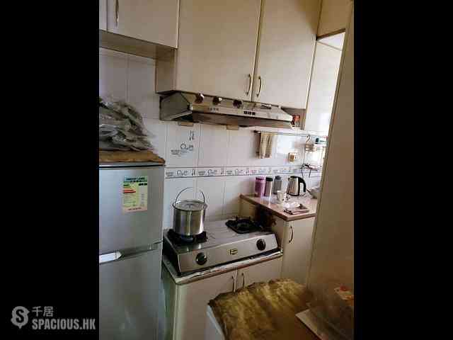 Kennedy Town - Luen On Apartments 07