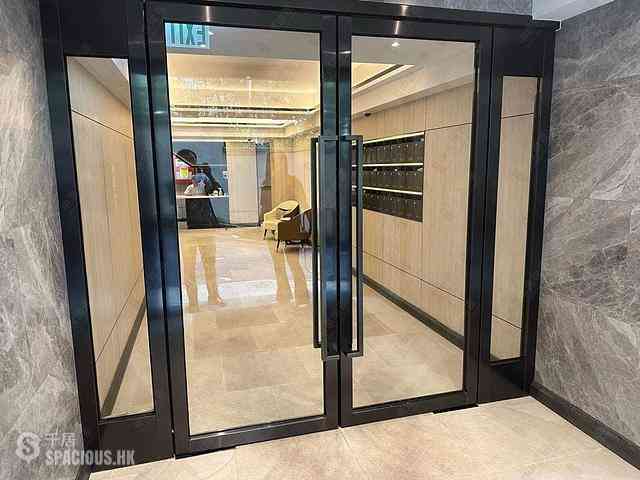 Mid Levels West - Hing Wah Mansion Block B 02