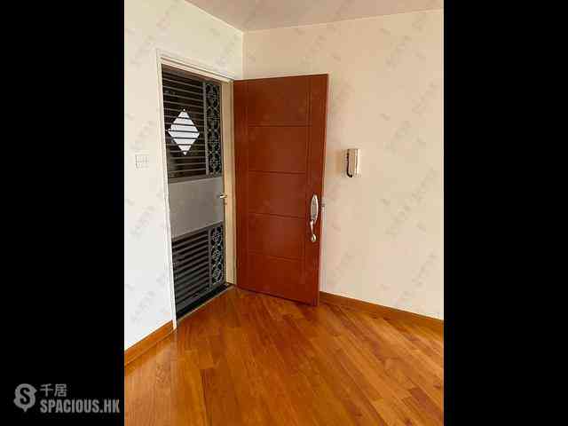Ap Lei Chau - South Horizons Phase 2 Yee Lai Court (Block 10) 03