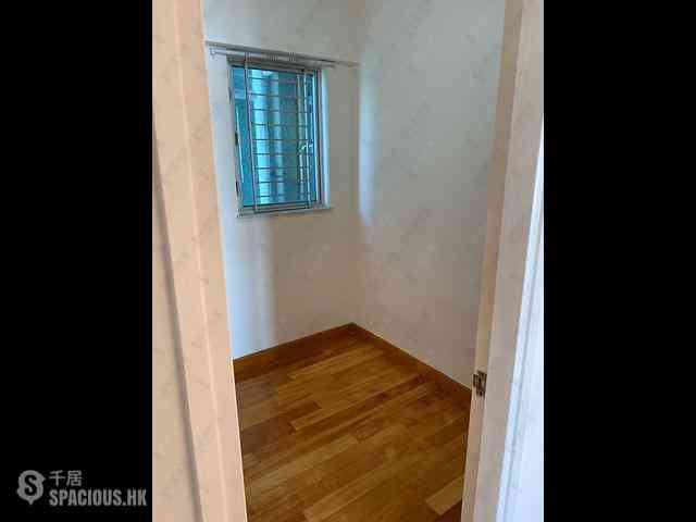 Ap Lei Chau - South Horizons Phase 2 Yee Lai Court (Block 10) 06