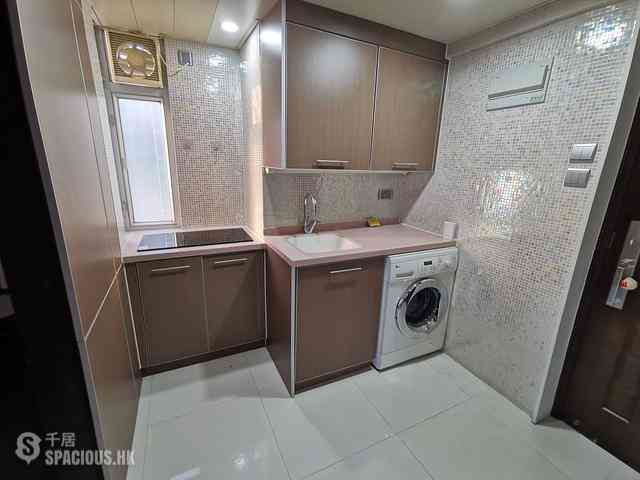 Wan Chai - Causeway Centre Block B 07