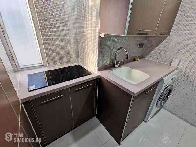 Wan Chai - Causeway Centre Block B 08