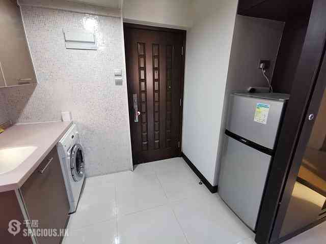 Wan Chai - Causeway Centre Block B 09