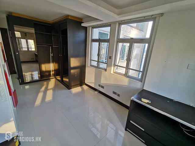 Wan Chai - Causeway Centre Block B 06