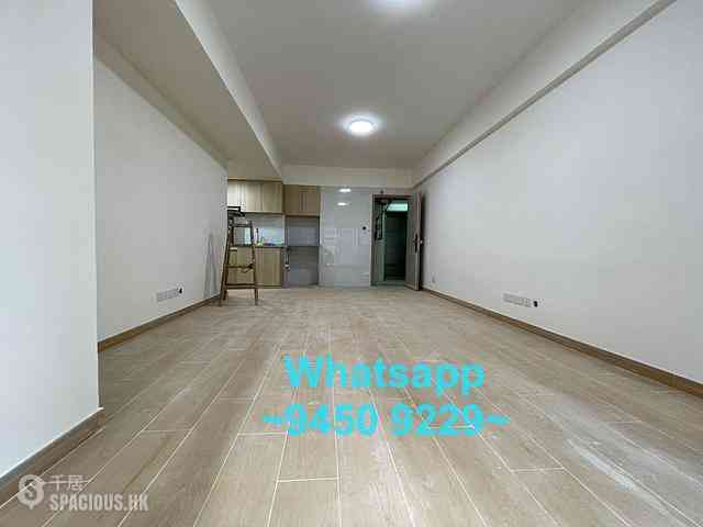 Sai Ying Pun - The Standard Chartered Bank Building 01