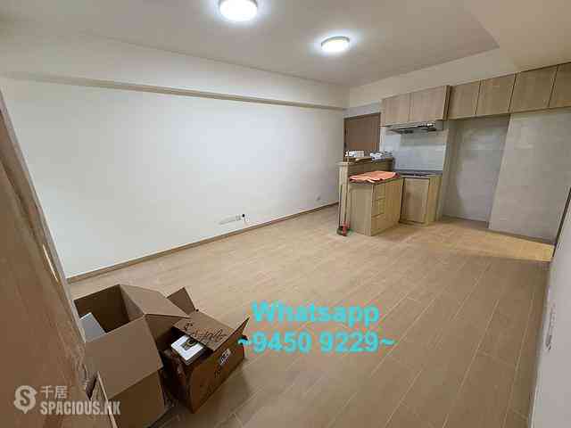 Sai Ying Pun - The Standard Chartered Bank Building 01