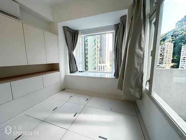 Wan Chai - Vincent Mansion 02