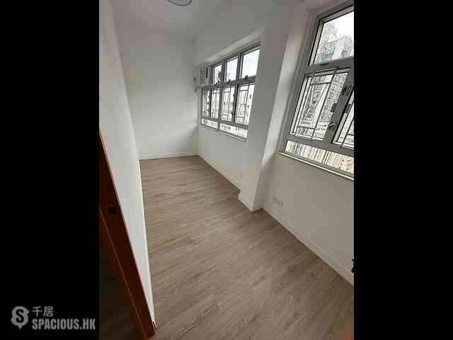 Shek Tong Tsui - Hau Fook Building 05
