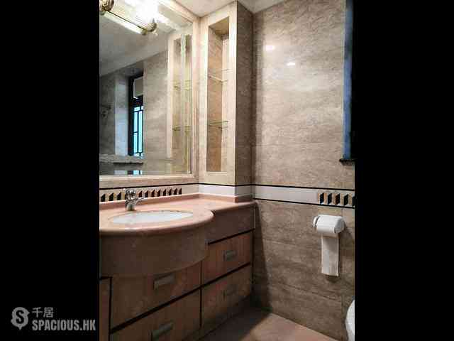 Fortress Hill - Le Sommet Block 1 05