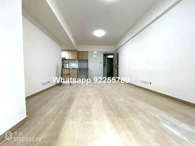 Sai Ying Pun - The Standard Chartered Bank Building 01