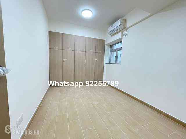 Sai Ying Pun - The Standard Chartered Bank Building 05