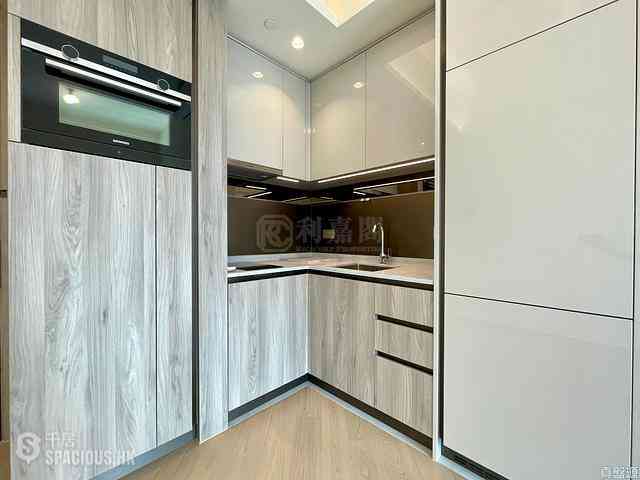Lohas Park - Lohas Park Phase 11C Villa Garda II Tower 2A 04