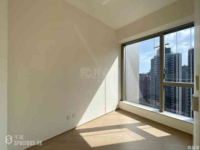Lohas Park - Lohas Park Phase 11C Villa Garda II Tower 2A 05
