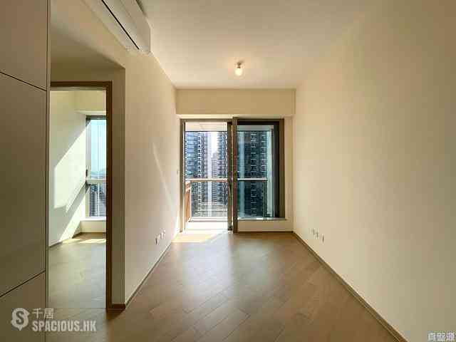 Lohas Park - Lohas Park Phase 11C Villa Garda II Tower 2A 02