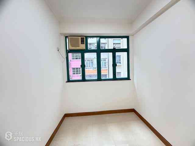 Wan Chai - Hung Yip Building 06