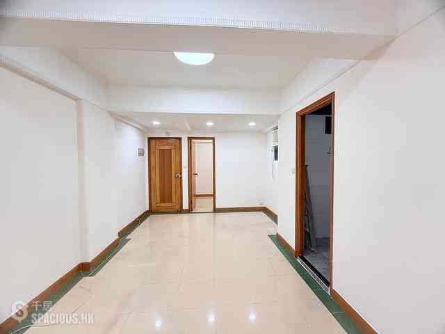 Wan Chai - Hung Yip Building 07