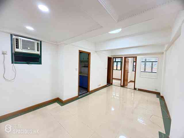 Wan Chai - Hung Yip Building 09