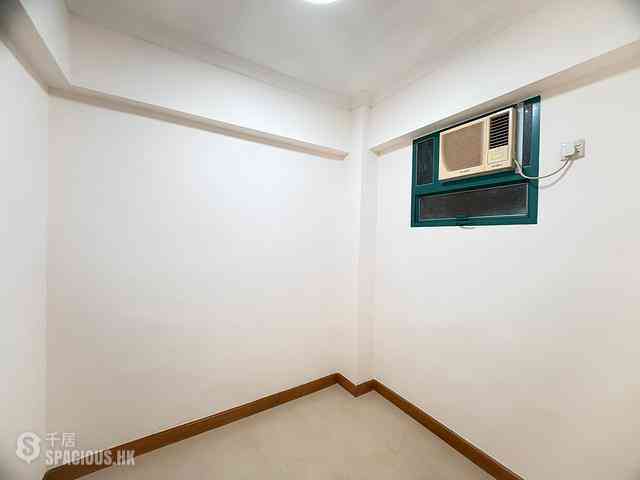 Wan Chai - Hung Yip Building 11