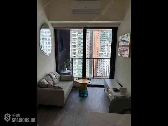 Sai Ying Pun - The Queens 02