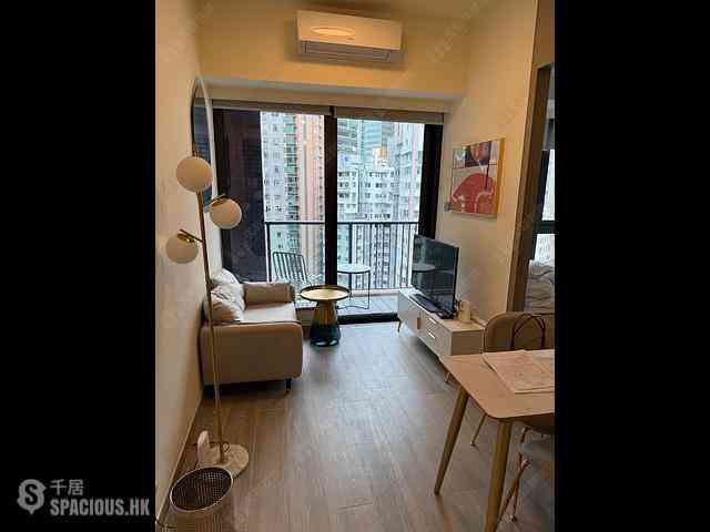 Sai Ying Pun - The Queens 01