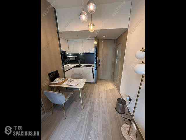 Sai Ying Pun - The Queens 03
