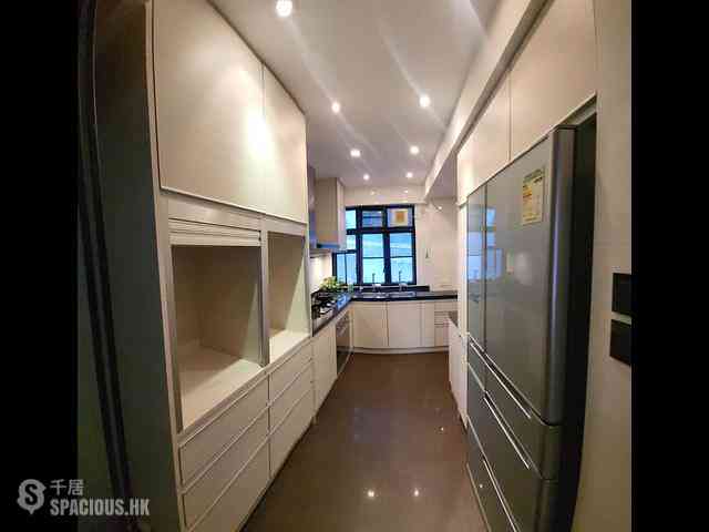 Pok Fu Lam - Baguio Villa Block 34 08