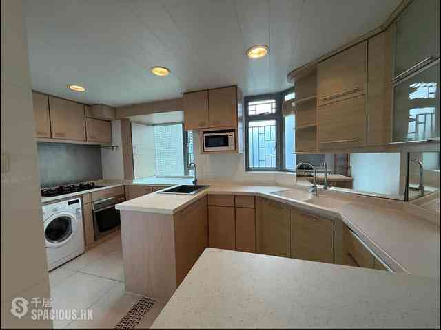 Tung Chung - Caribbean Coast Phase 3 Carmel Cove Tower 10 03