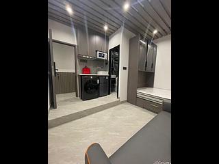 Central - 72, Des Voeux Road Central 02