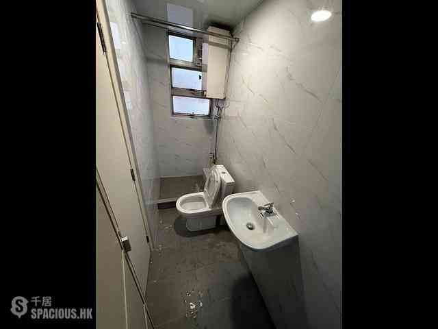 Sai Ying Pun - Tone Hing Building 03