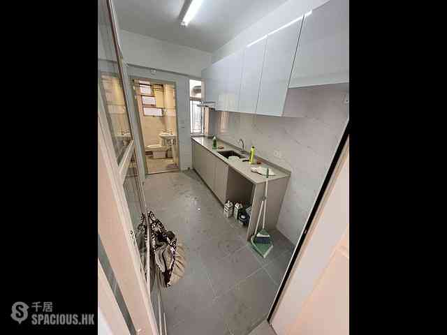 Sai Ying Pun - Tone Hing Building 05