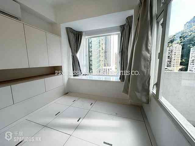 Wan Chai - Vincent Mansion 03