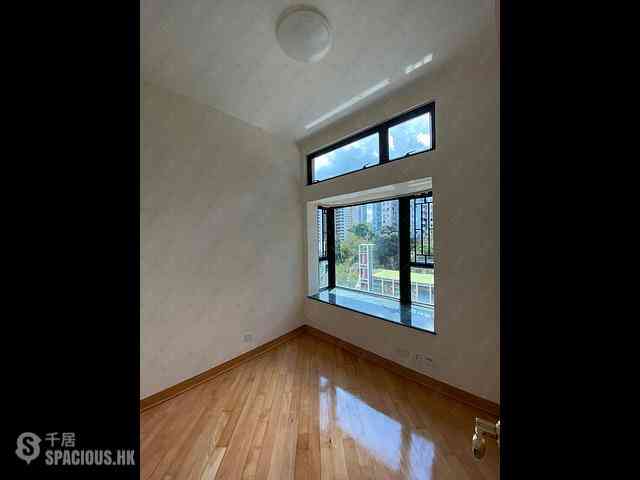 Fortress Hill - Le Sommet Block 1 02