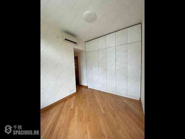 Fortress Hill - Le Sommet Block 1 03