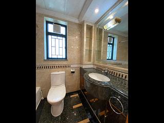 Fortress Hill - Le Sommet Block 1 04