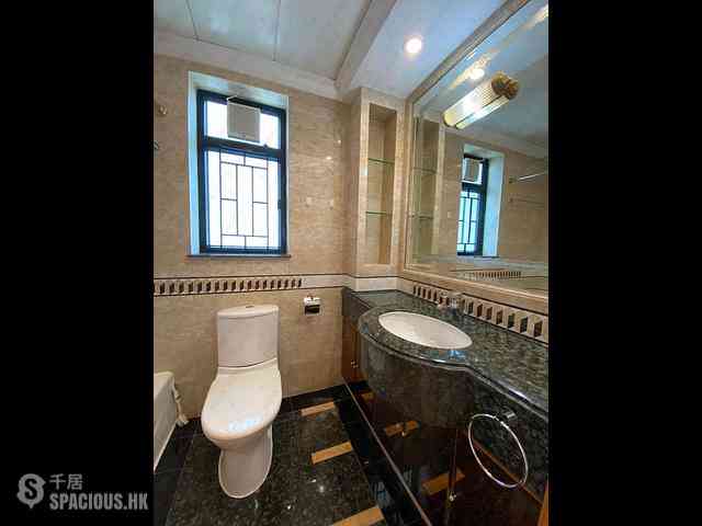 Fortress Hill - Le Sommet Block 1 04
